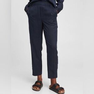 GAP TENCEL™ Lyocell High Rise Cropped Pull-On Pants in Navy 

Size 4 petite